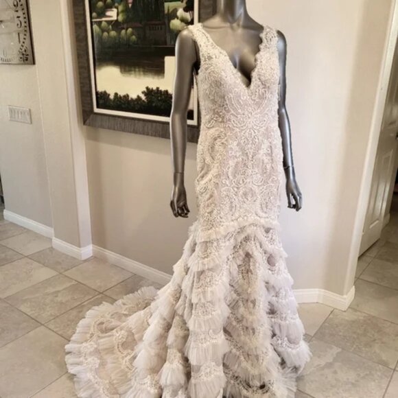 NWT Galina Signature Beaded/Lace Wedding Dress from David's Bridal - Siz… - Picture 5 of 7